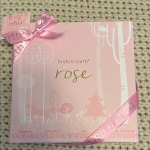 Body & Earth Rose Bath & Body Gift Set - Pink